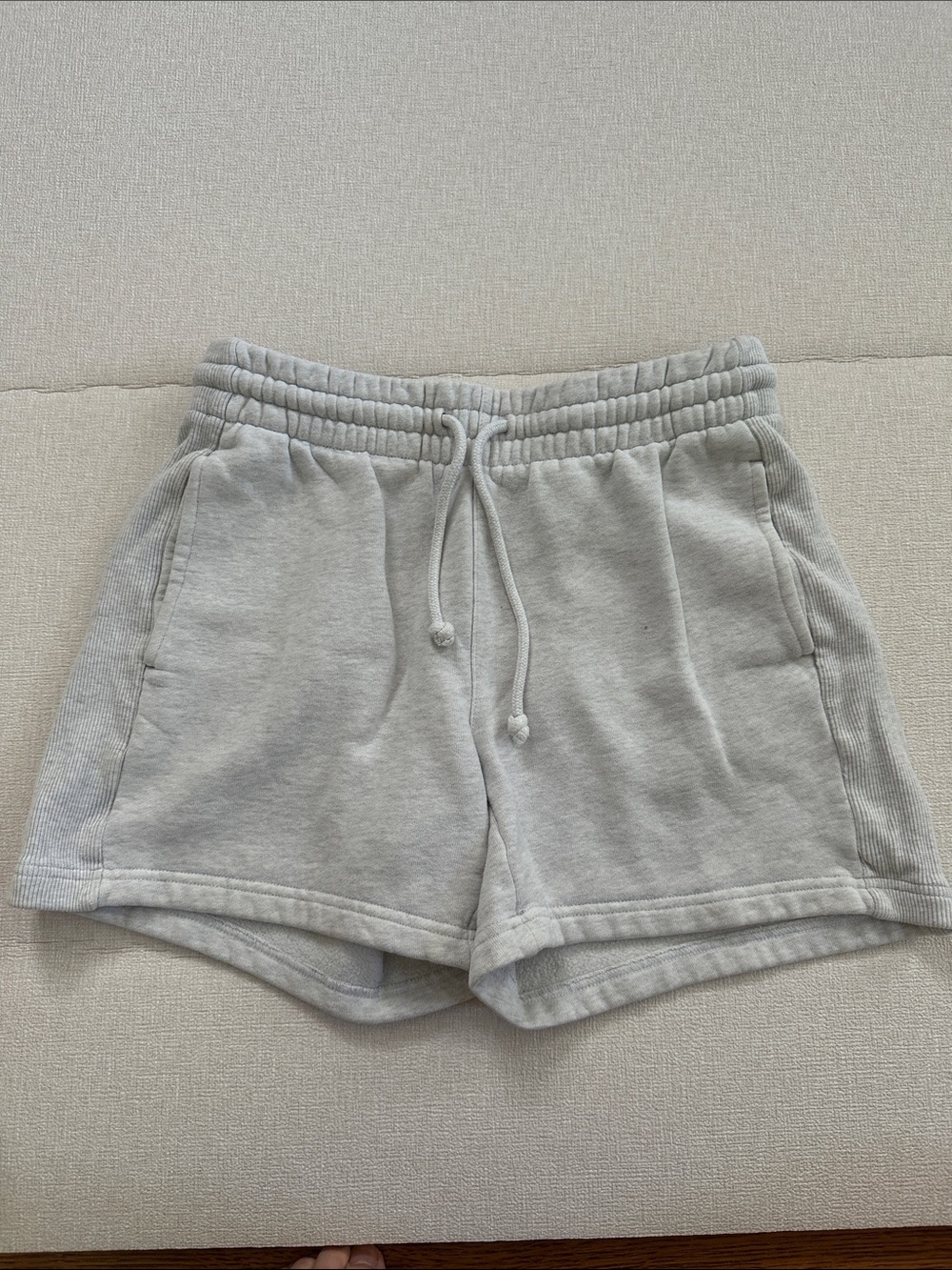 Aritzia TNA cozy boyfriend light gray drawstring 5” sweat shorts